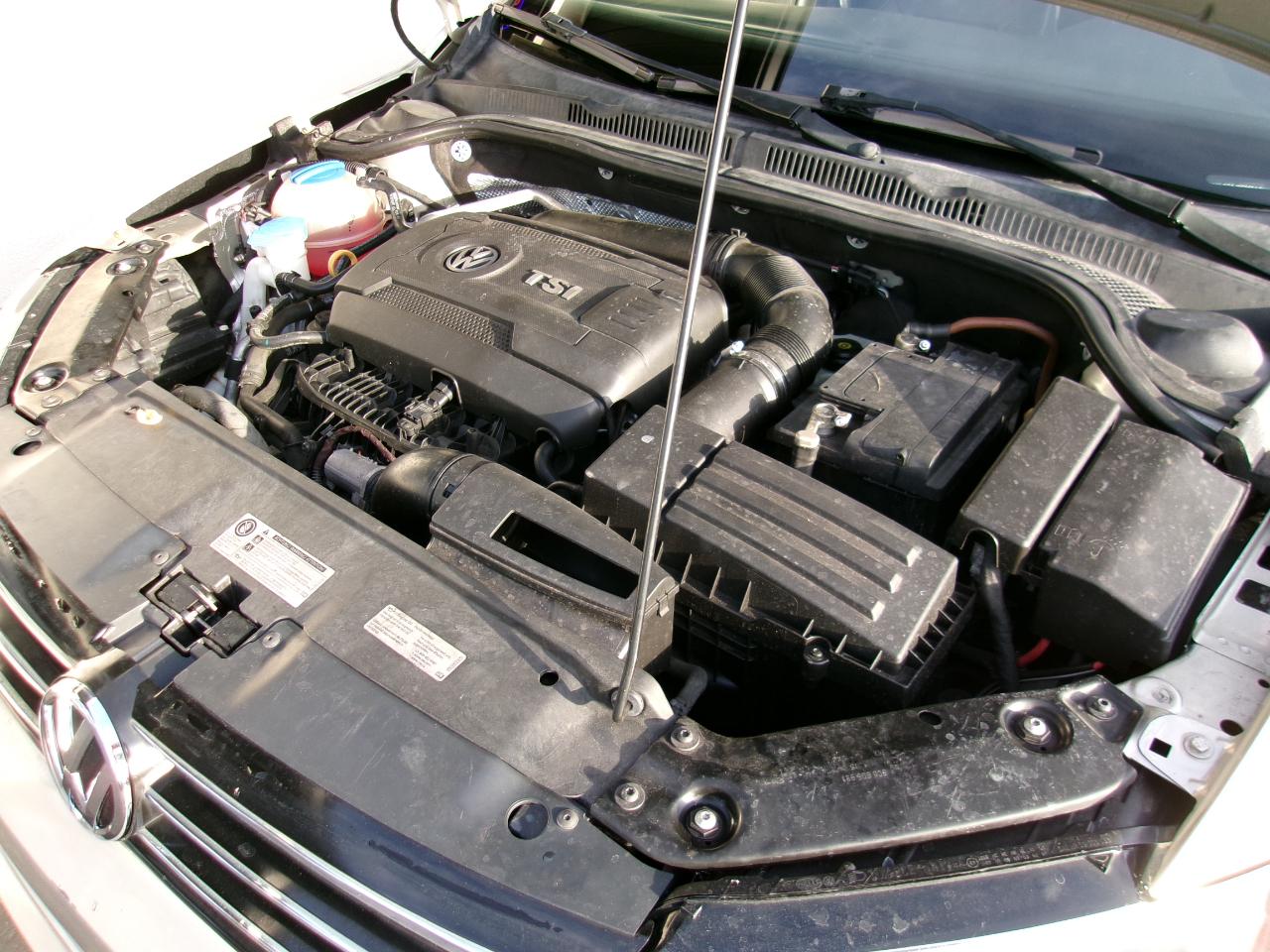 Volkswagen Jetta SEL 6A 2015