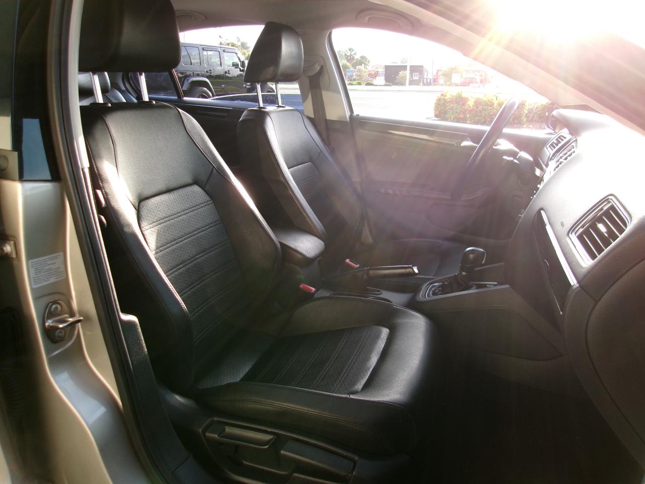 Volkswagen Jetta SEL 6A 2015