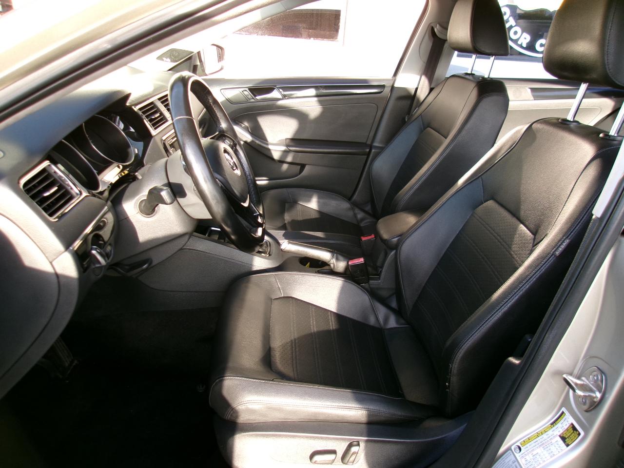 Volkswagen Jetta SEL 6A 2015