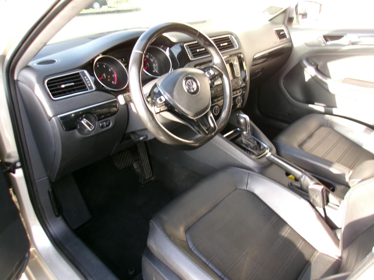 Volkswagen Jetta SEL 6A 2015