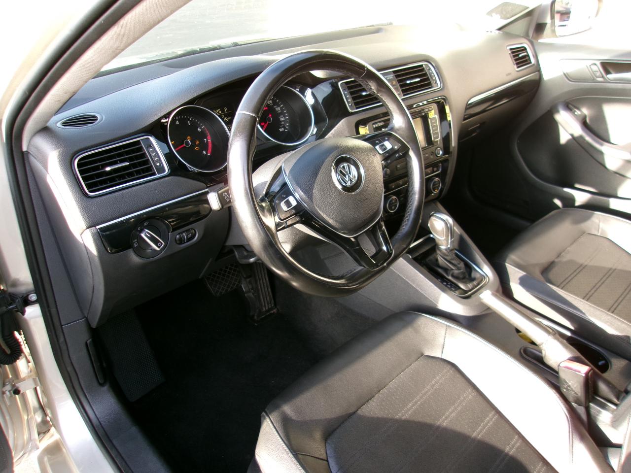 Volkswagen Jetta SEL 6A 2015