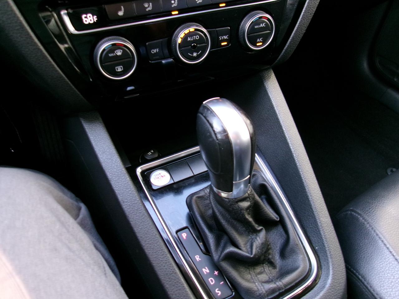 Volkswagen Jetta SEL 6A 2015