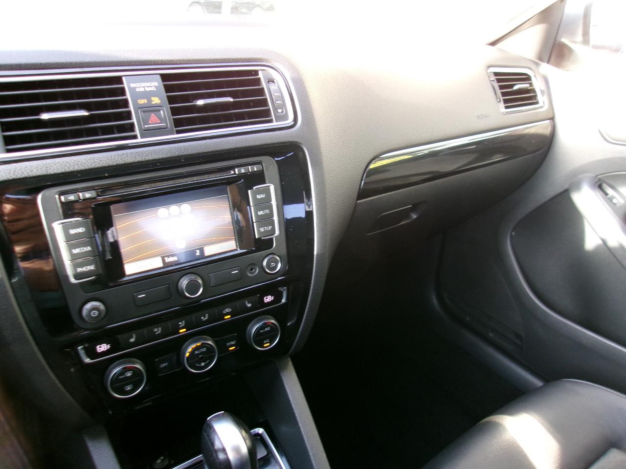 Volkswagen Jetta SEL 6A 2015