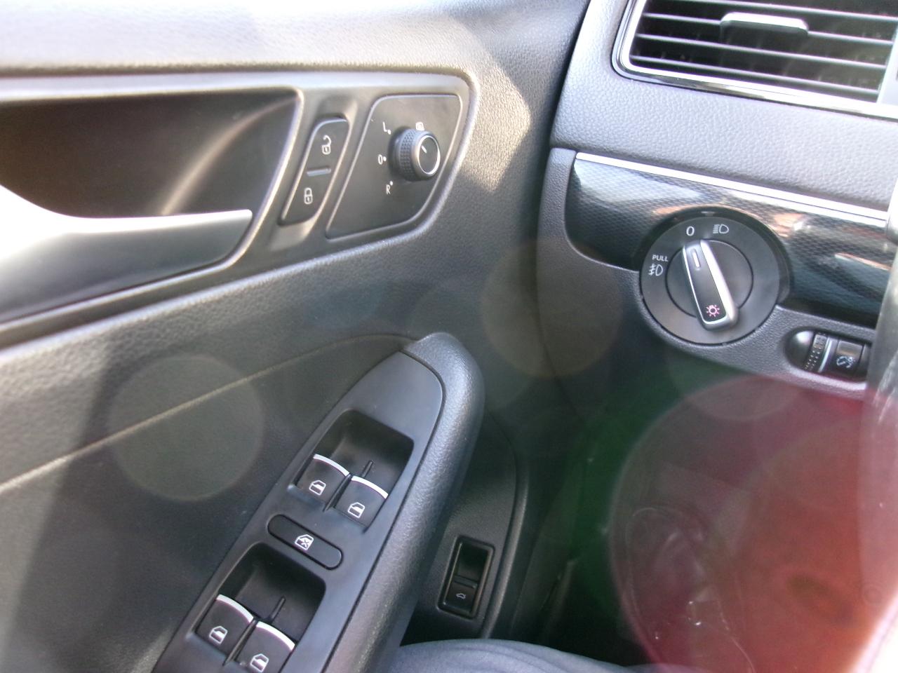 Volkswagen Jetta SEL 6A 2015