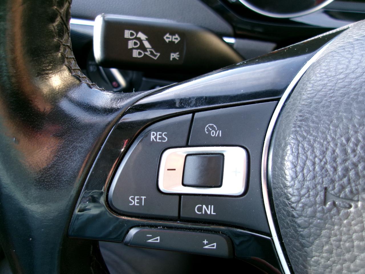 Volkswagen Jetta SEL 6A 2015