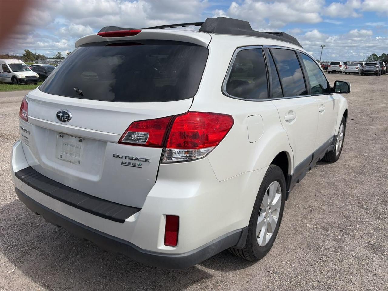 Subaru Outback 2.5i Premium 2011