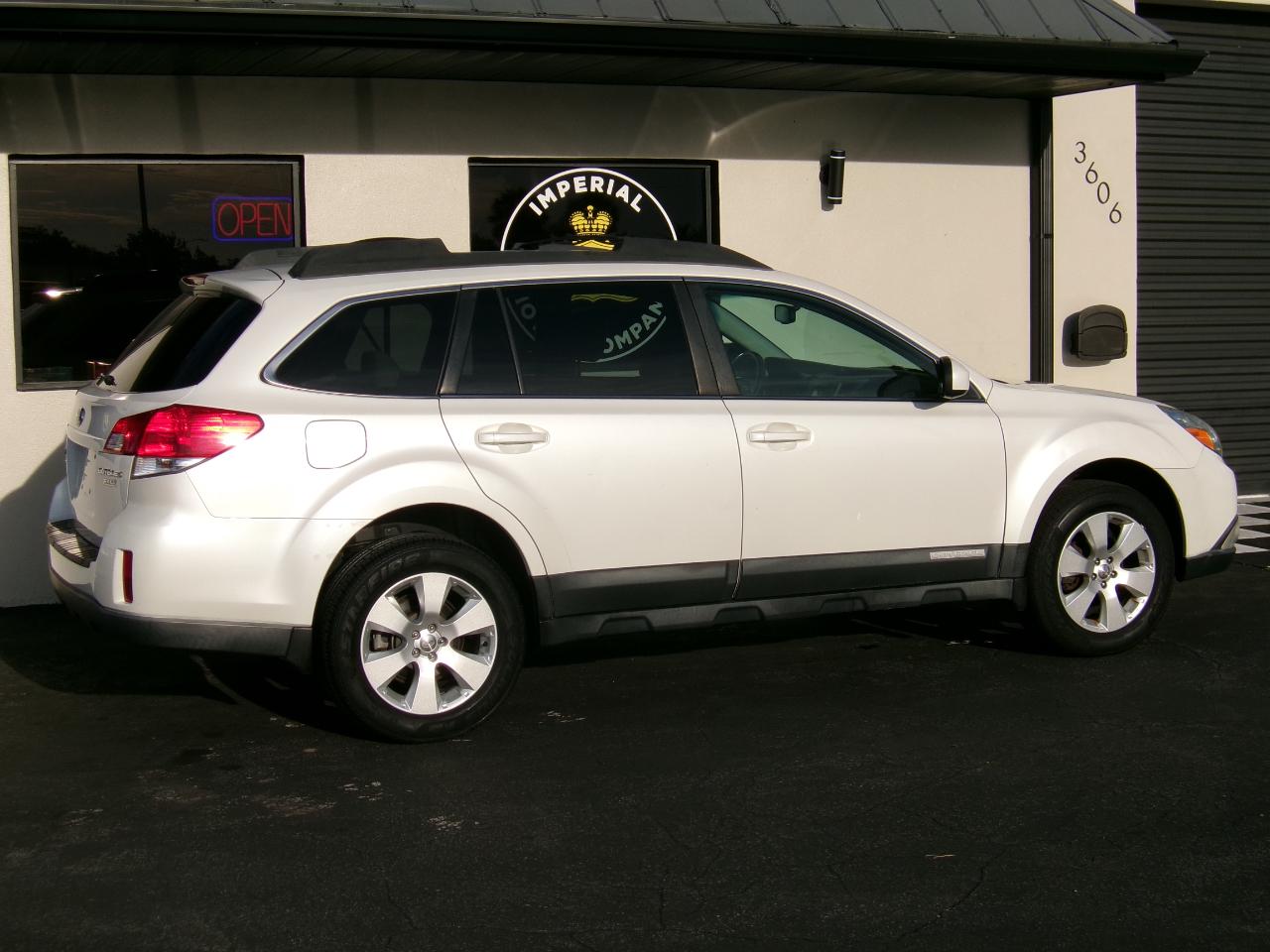 Subaru Outback 2.5i Premium 2011