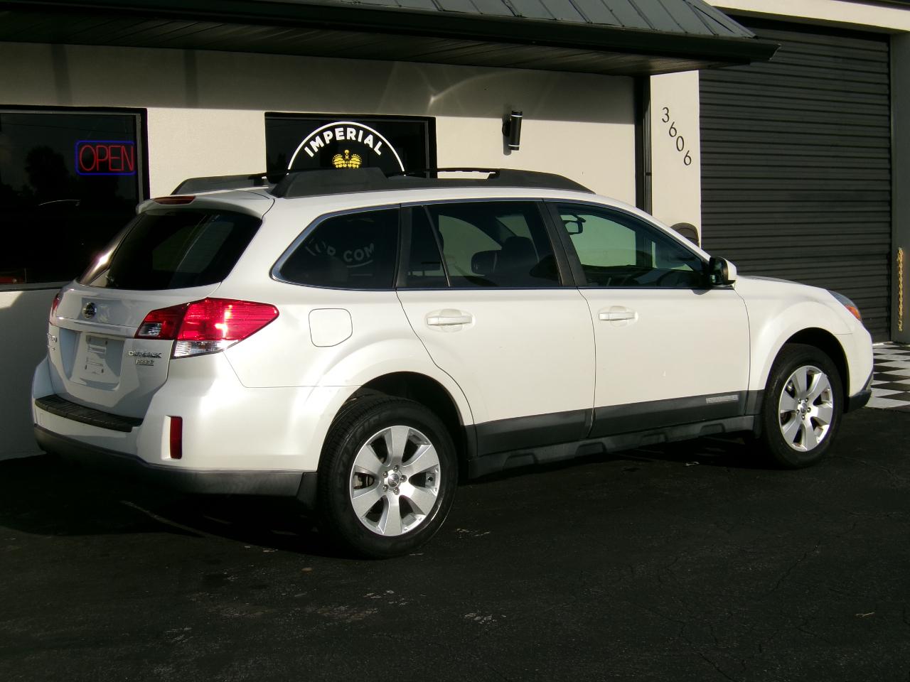 Subaru Outback 2.5i Premium 2011