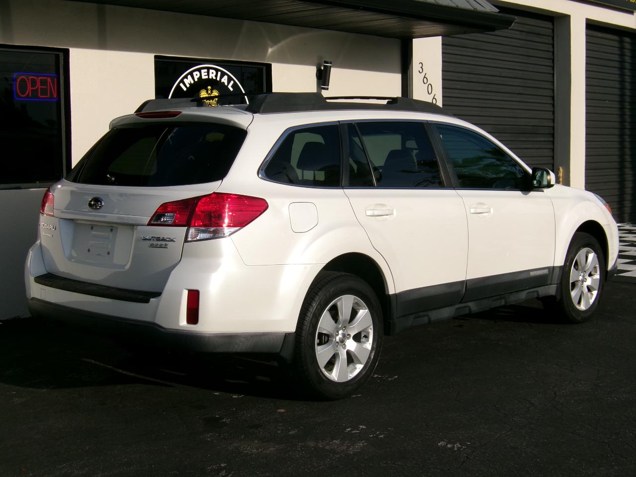 Subaru Outback 2.5i Premium 2011