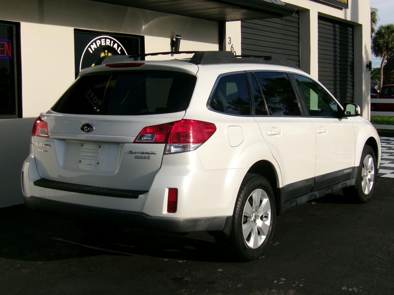 Subaru Outback 2.5i Premium 2011