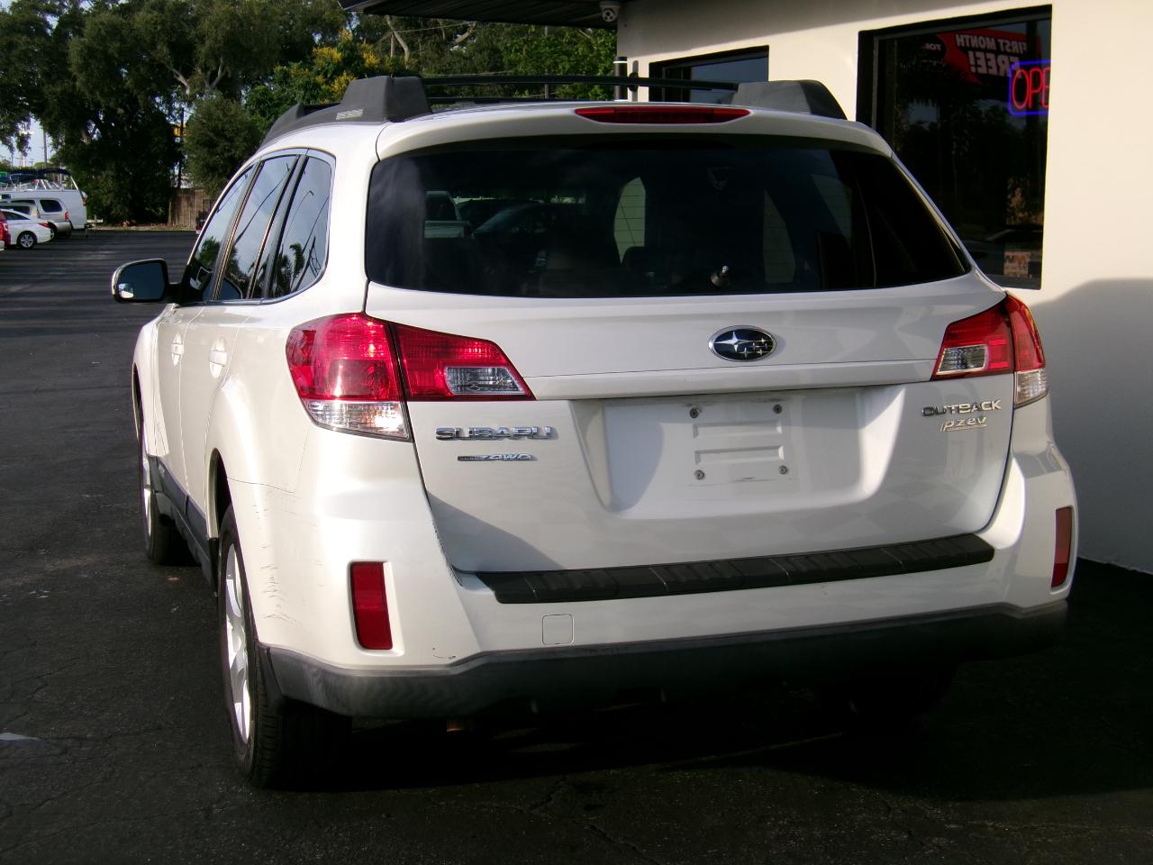 Subaru Outback 2.5i Premium 2011