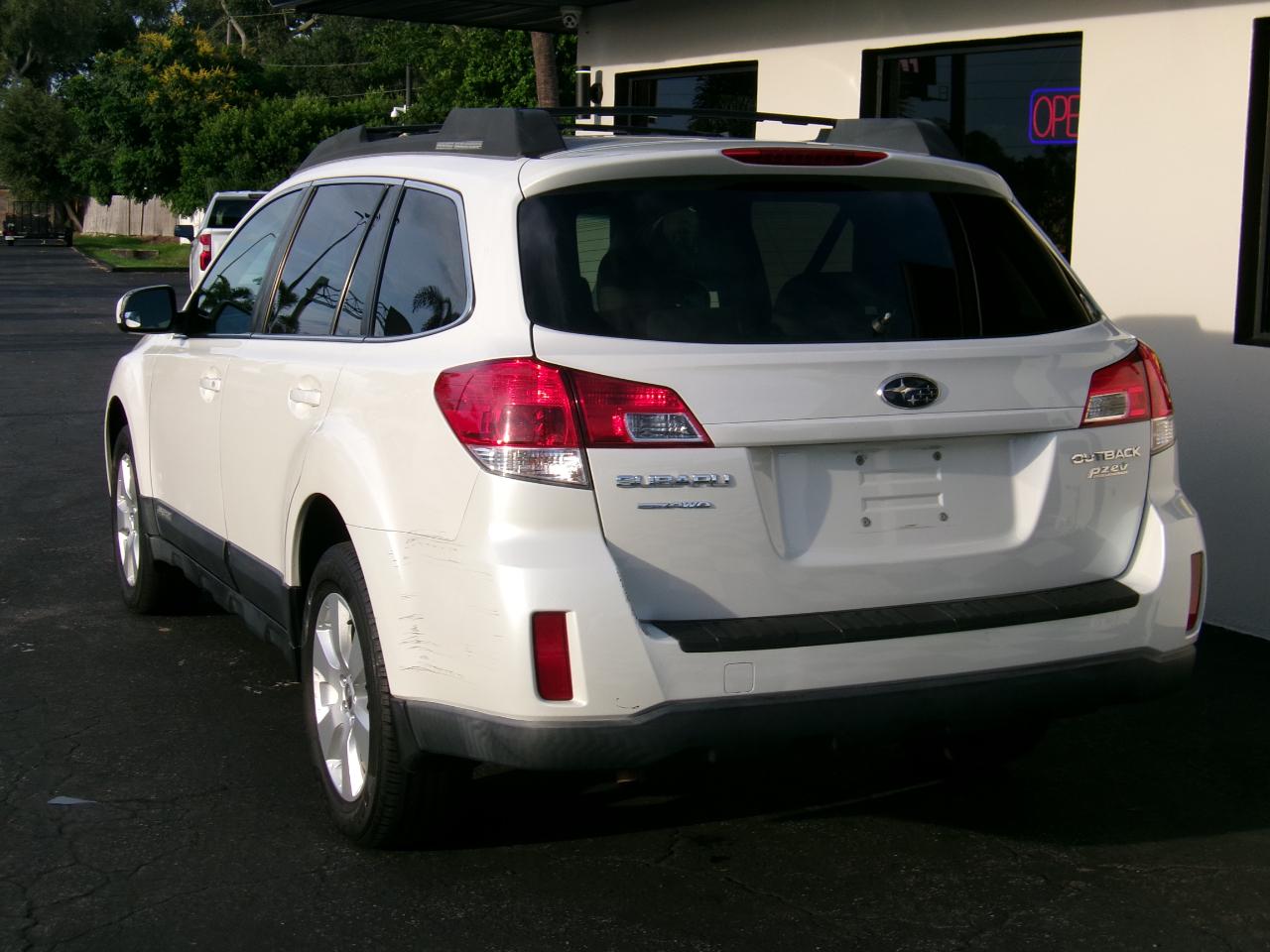 Subaru Outback 2.5i Premium 2011