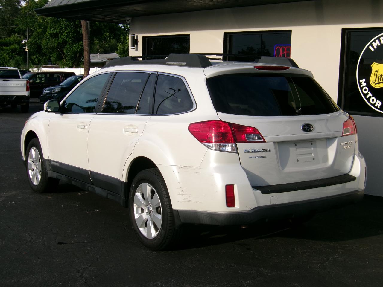 Subaru Outback 2.5i Premium 2011