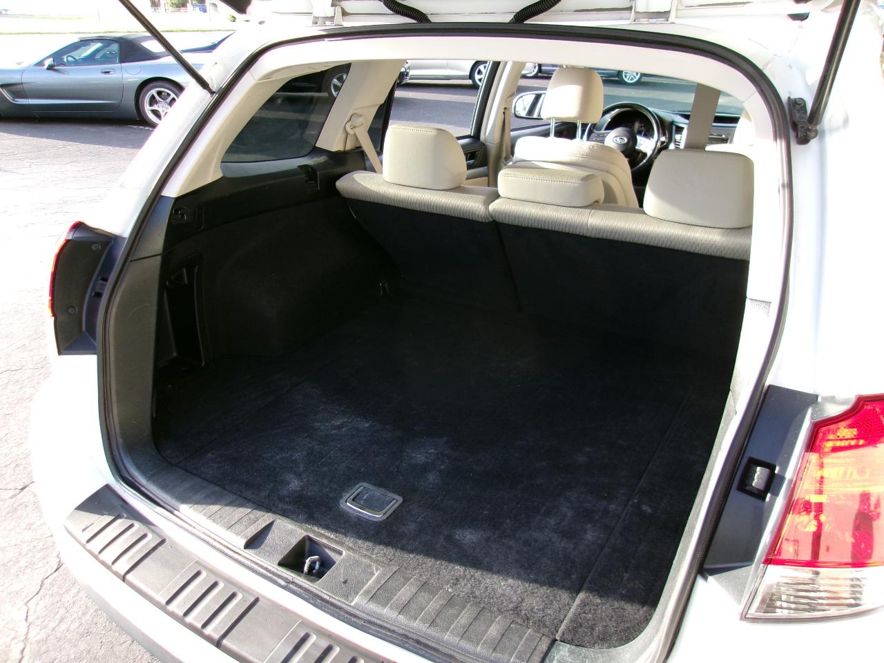 Subaru Outback 2.5i Premium 2011