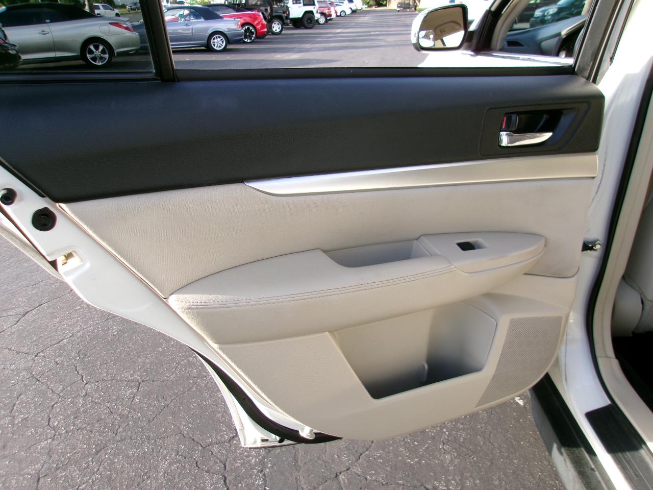 Subaru Outback 2.5i Premium 2011
