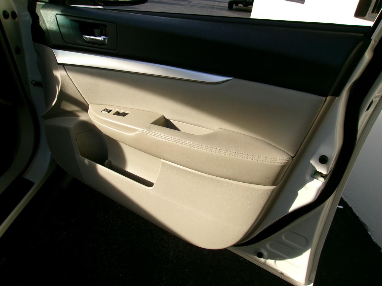 Subaru Outback 2.5i Premium 2011