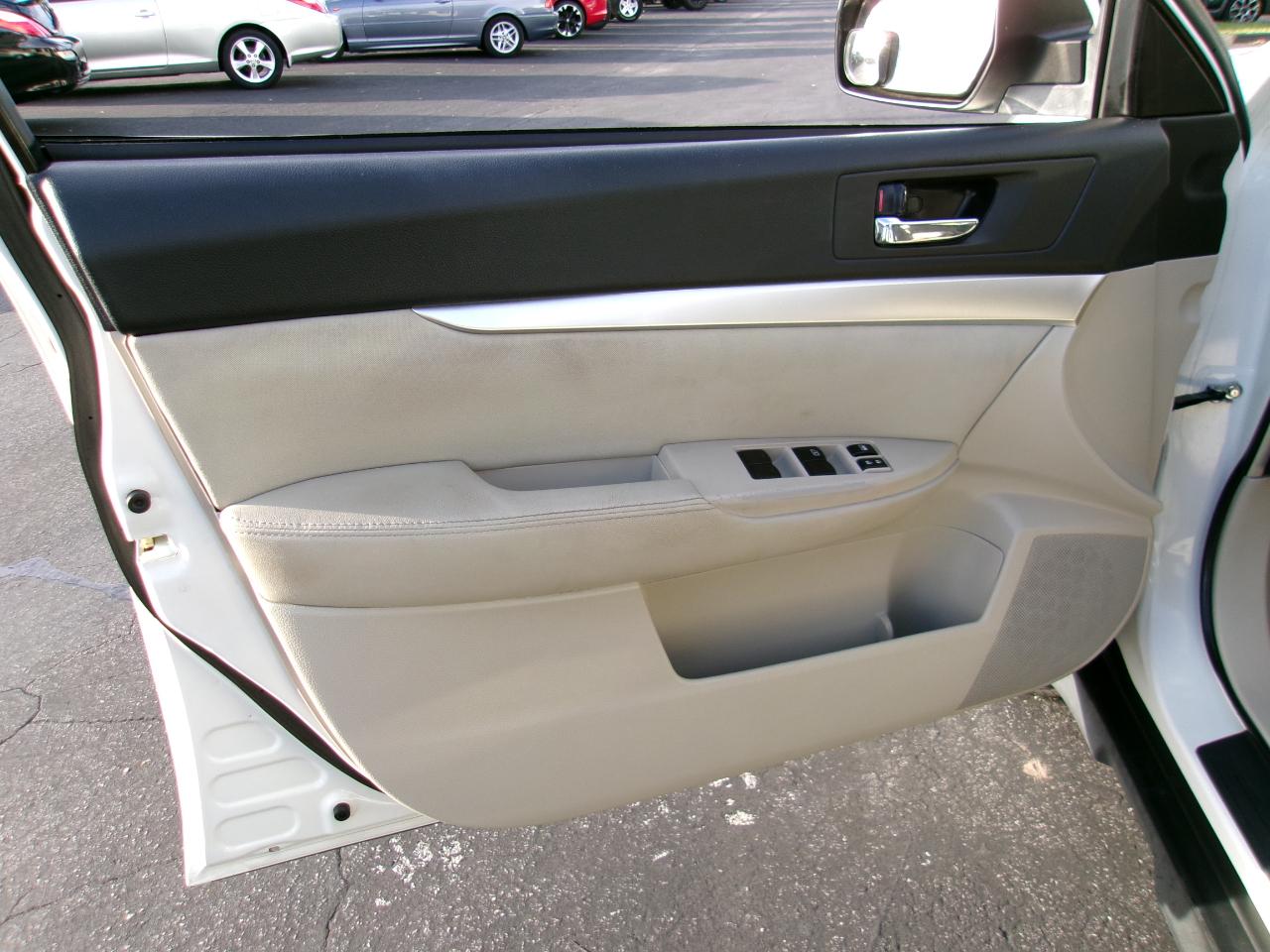 Subaru Outback 2.5i Premium 2011