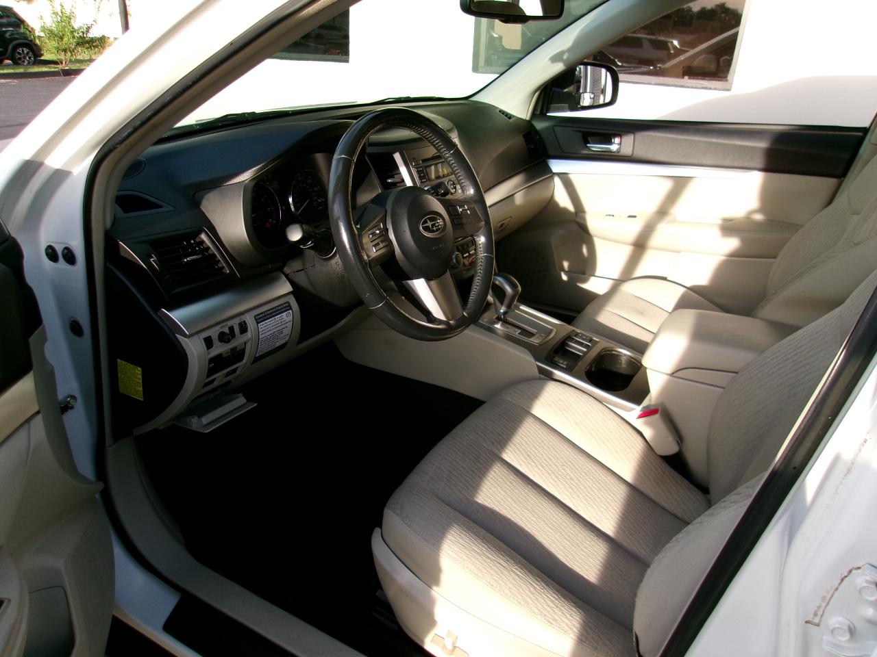 Subaru Outback 2.5i Premium 2011
