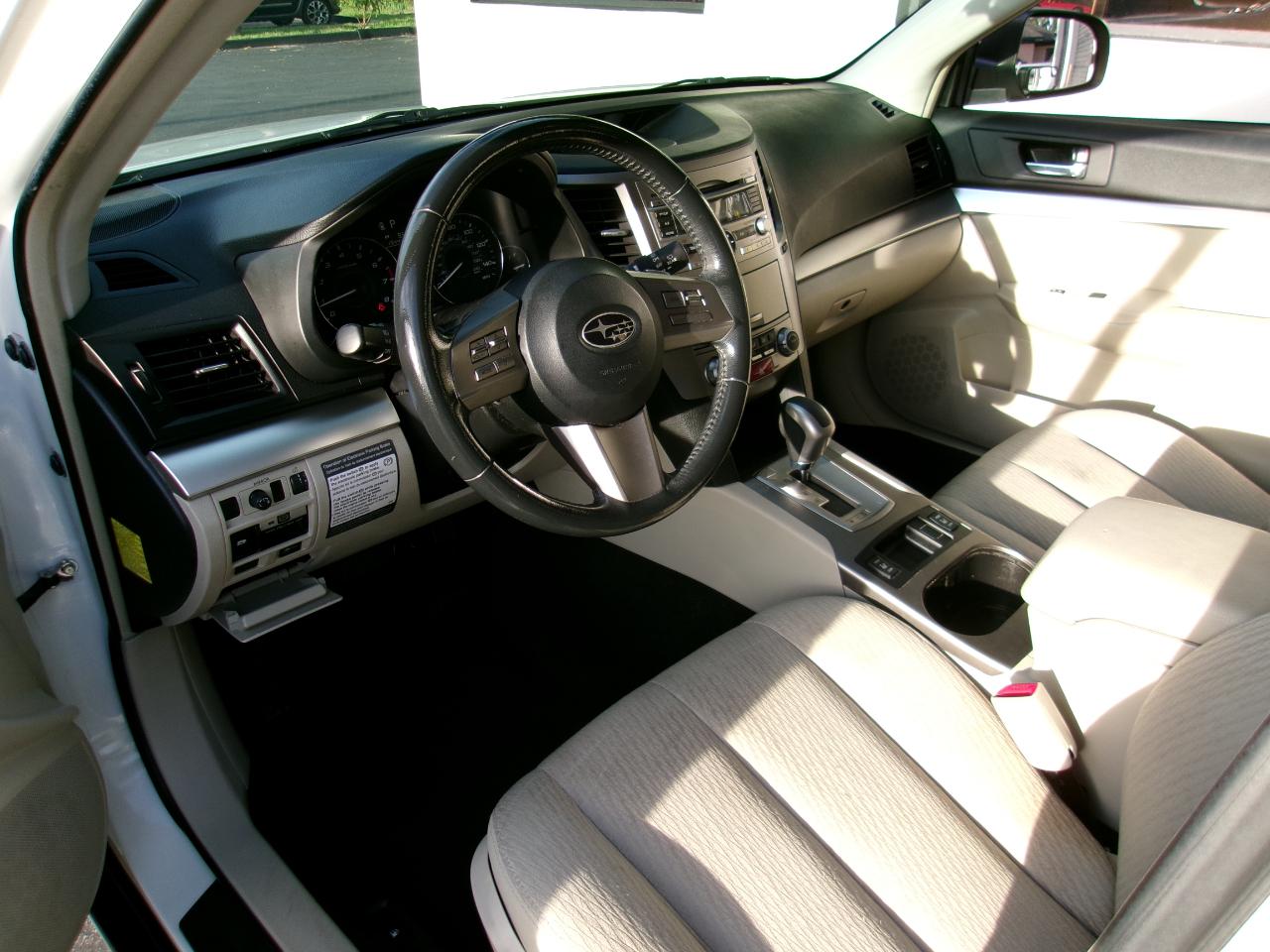 Subaru Outback 2.5i Premium 2011