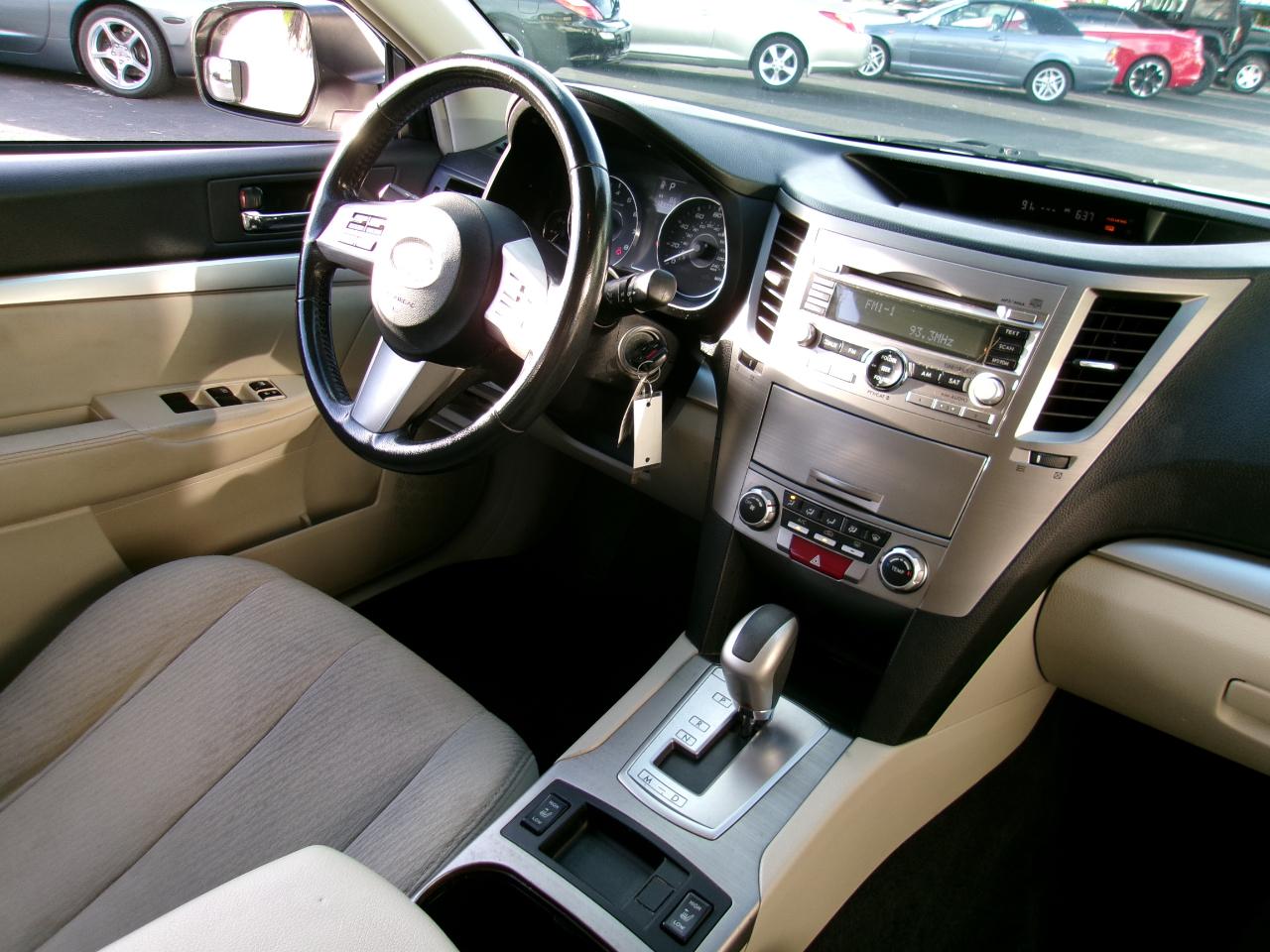 Subaru Outback 2.5i Premium 2011