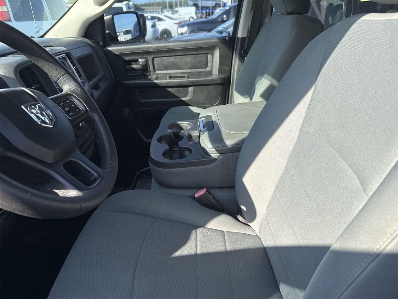 RAM 1500 Tradesman Crew Cab LWB 2WD 2016