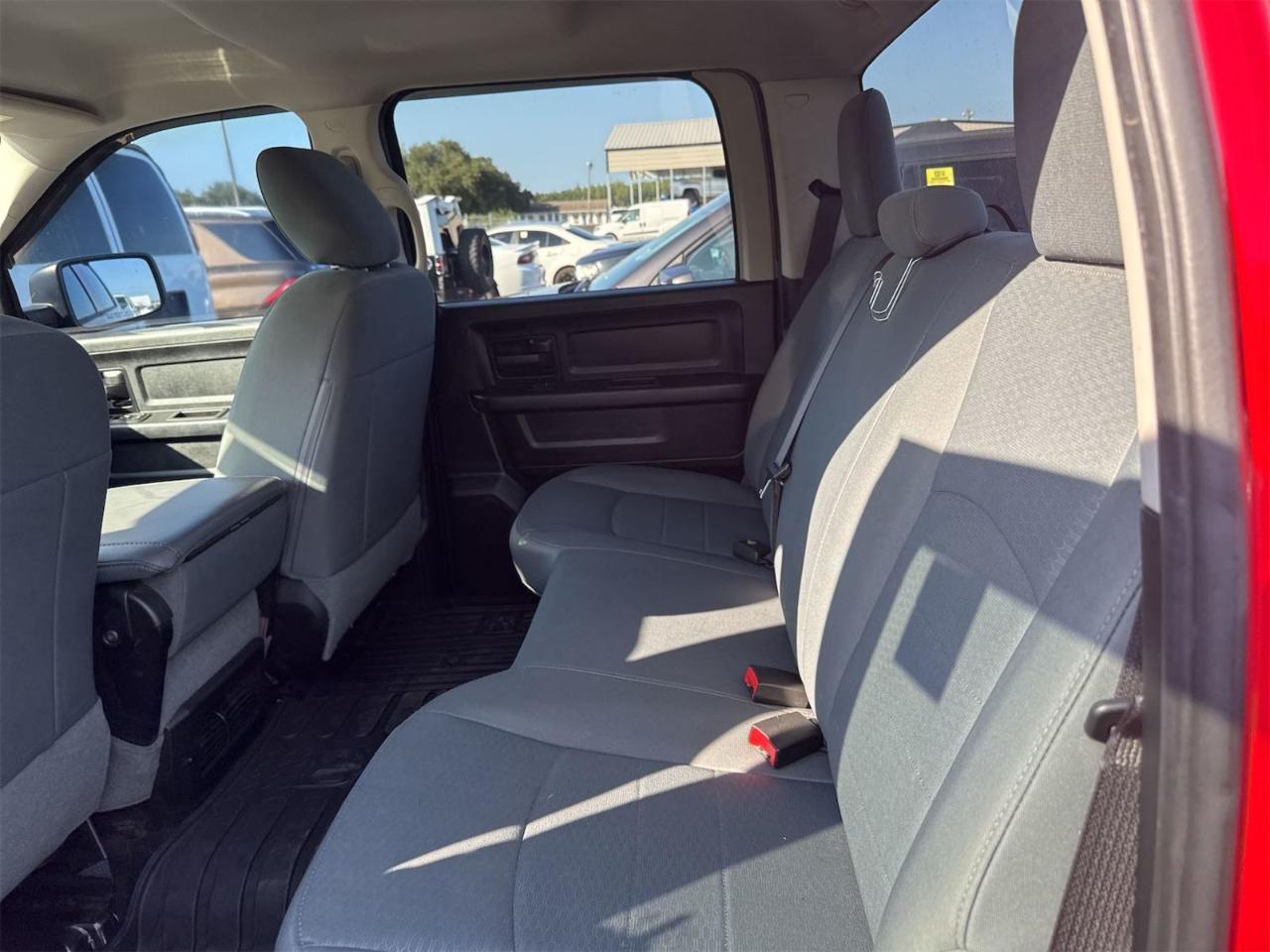 RAM 1500 Tradesman Crew Cab LWB 2WD 2016