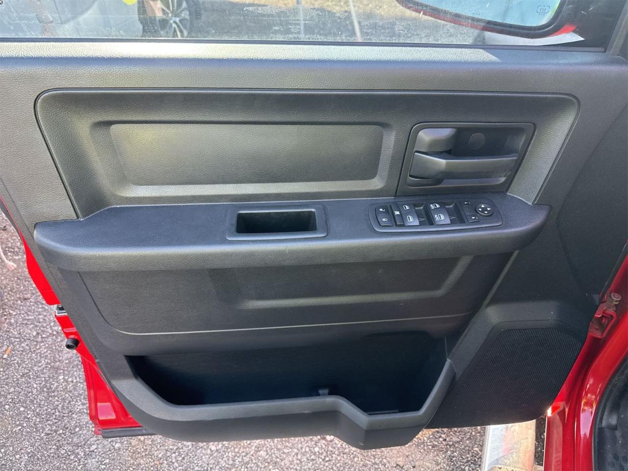 RAM 1500 Tradesman Crew Cab LWB 2WD 2016