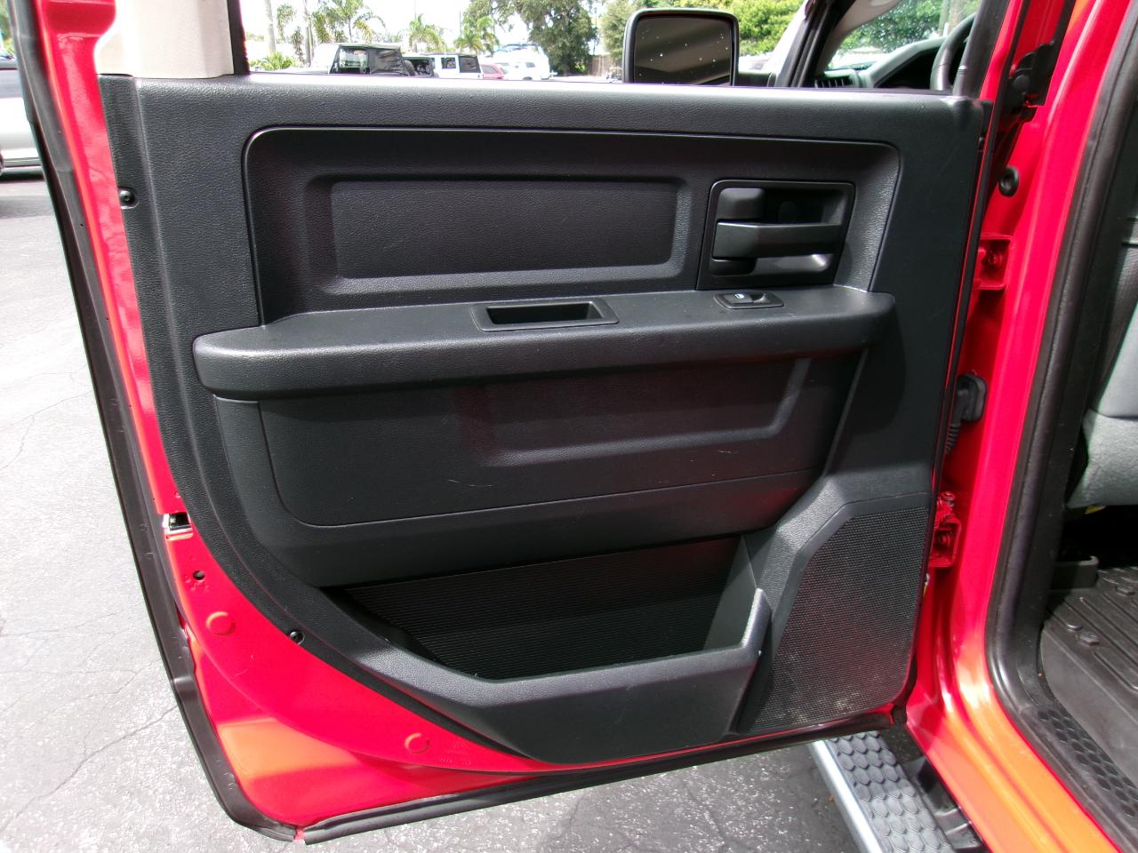 RAM 1500 Tradesman Crew Cab LWB 2WD 2016