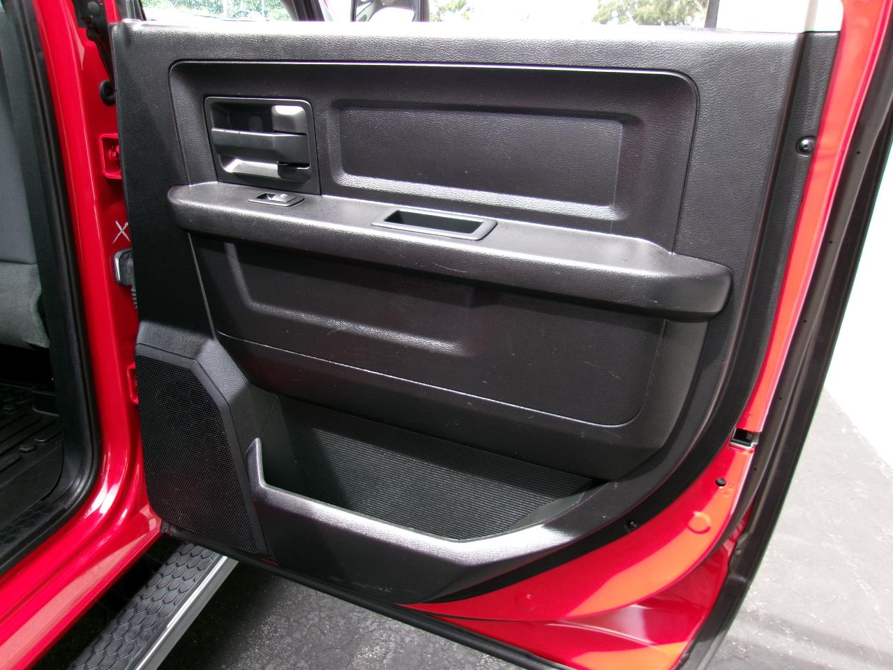 RAM 1500 Tradesman Crew Cab LWB 2WD 2016