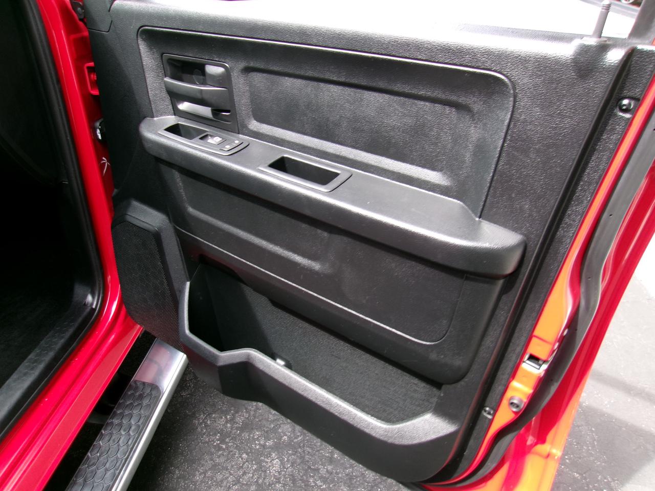 RAM 1500 Tradesman Crew Cab LWB 2WD 2016
