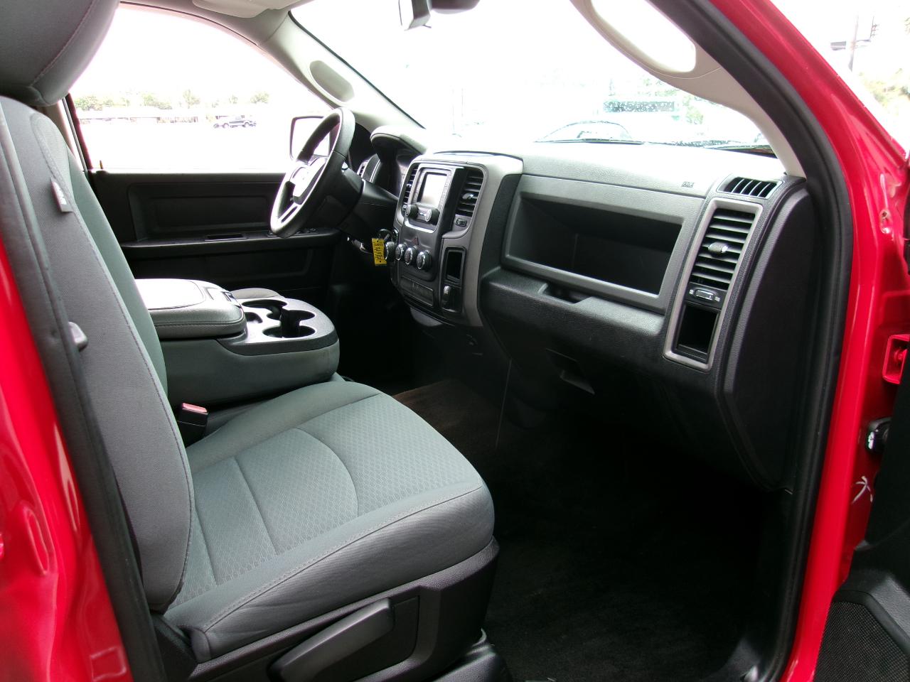 RAM 1500 Tradesman Crew Cab LWB 2WD 2016