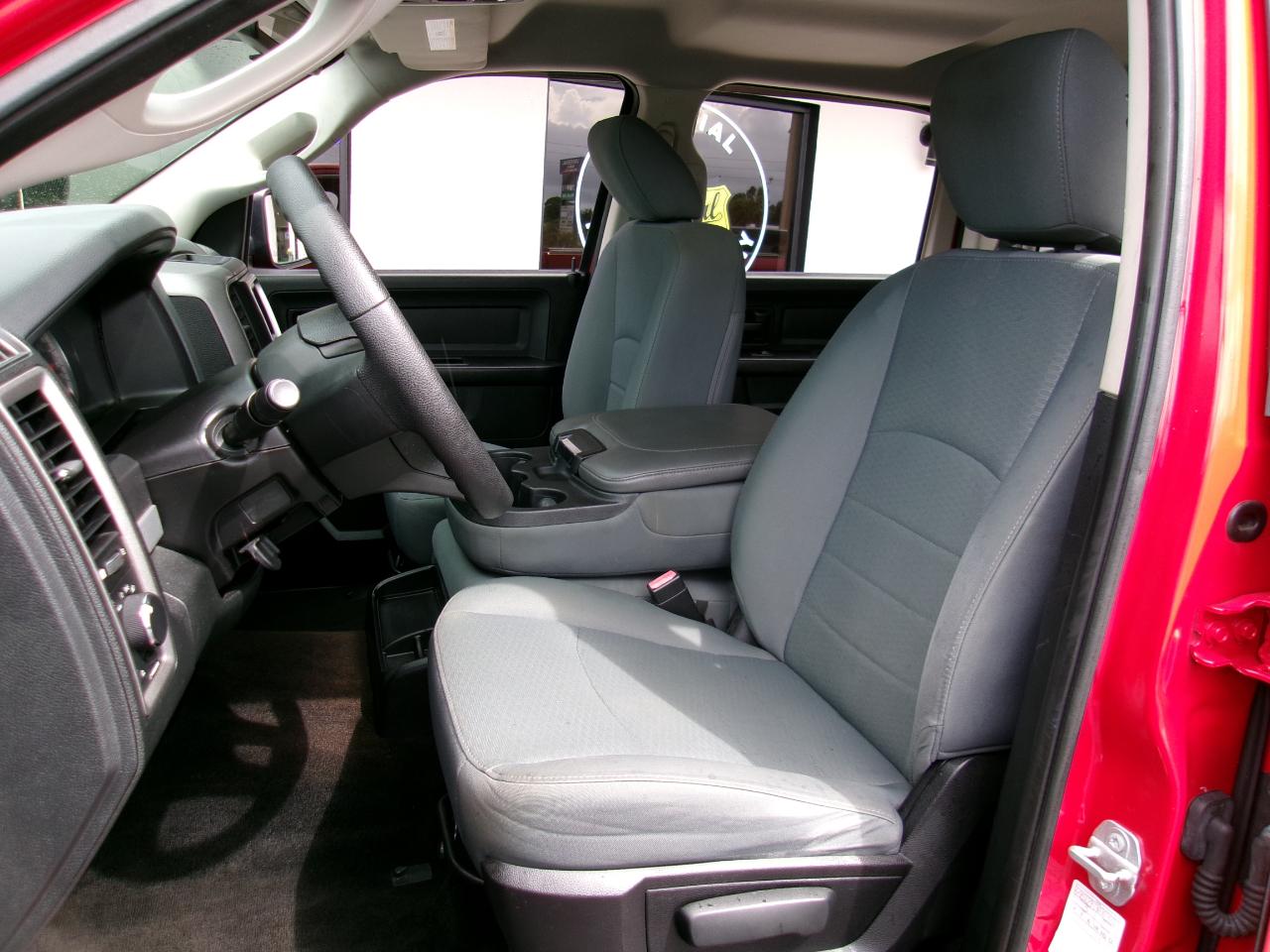 RAM 1500 Tradesman Crew Cab LWB 2WD 2016