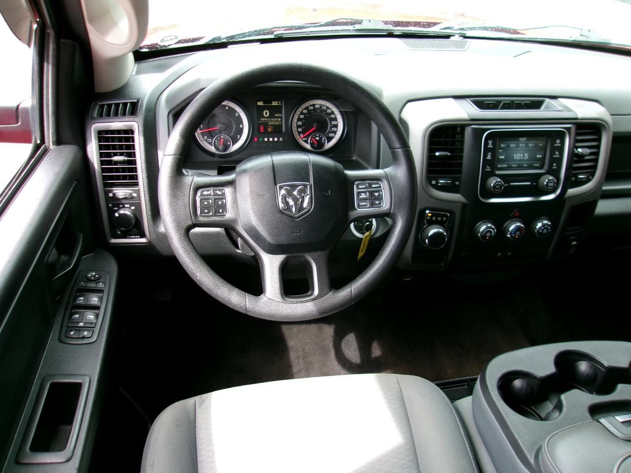 RAM 1500 Tradesman Crew Cab LWB 2WD 2016