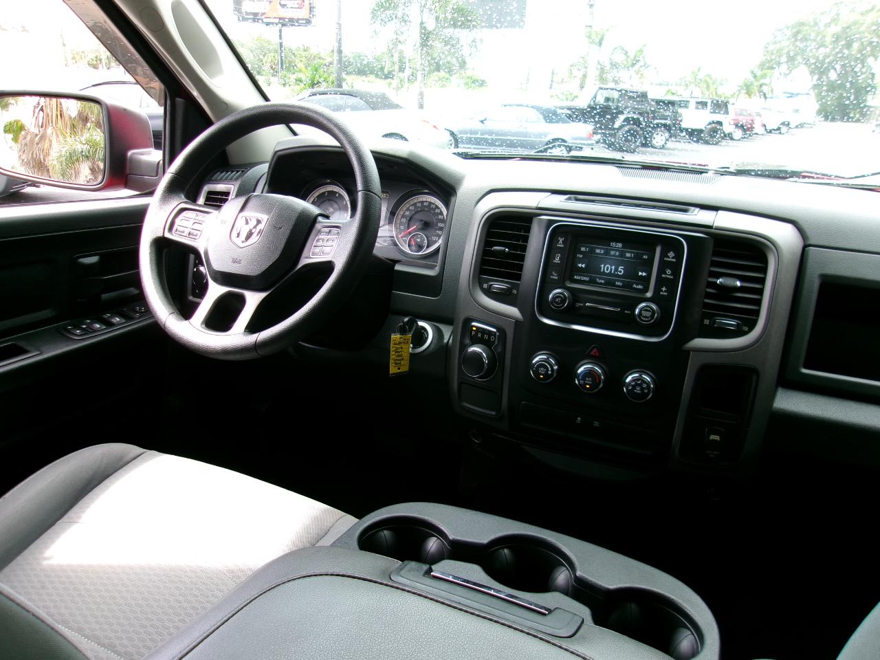 RAM 1500 Tradesman Crew Cab LWB 2WD 2016