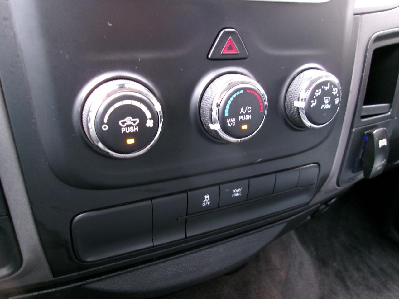 RAM 1500 Tradesman Crew Cab LWB 2WD 2016