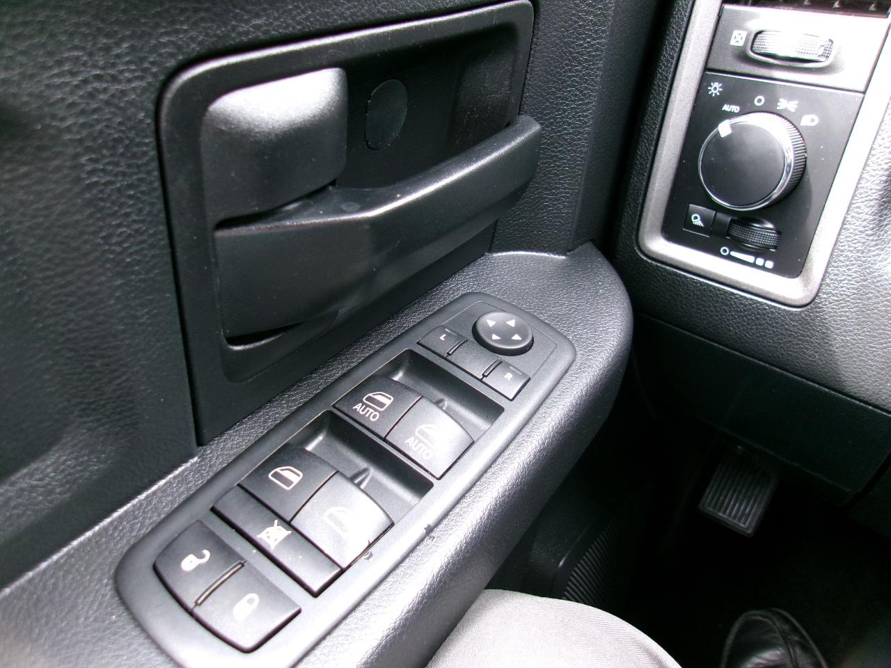 RAM 1500 Tradesman Crew Cab LWB 2WD 2016