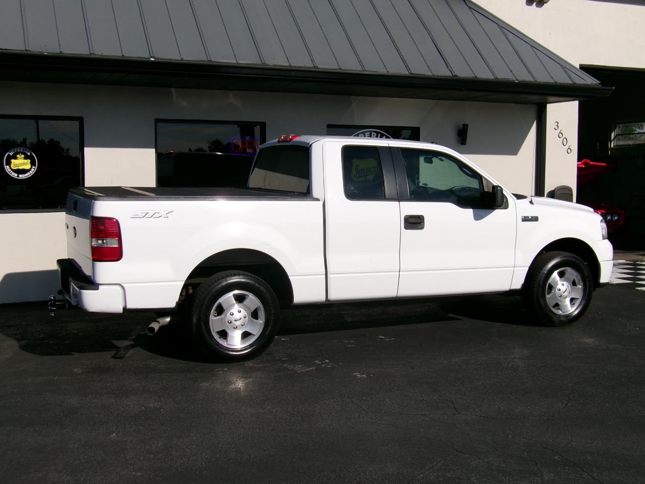 Ford F-150 STX SuperCab 5.5-ft Box 2WD 2006