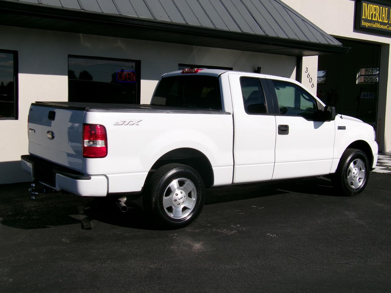 Ford F-150 STX SuperCab 5.5-ft Box 2WD 2006