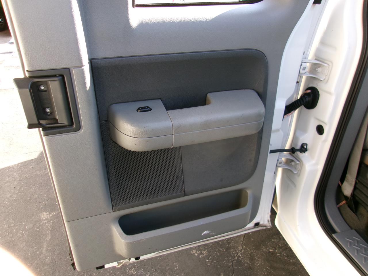 Ford F-150 STX SuperCab 5.5-ft Box 2WD 2006