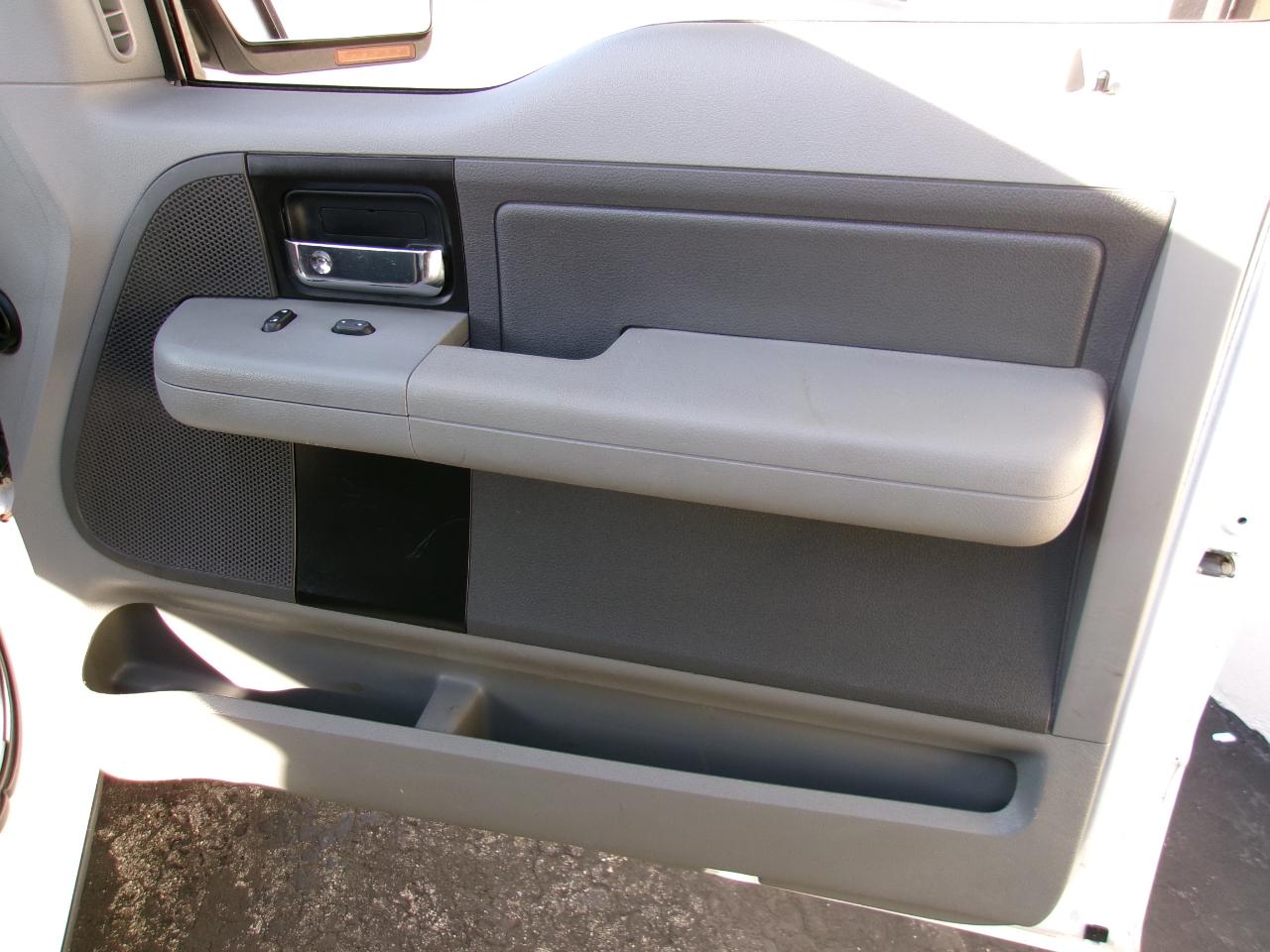 Ford F-150 STX SuperCab 5.5-ft Box 2WD 2006