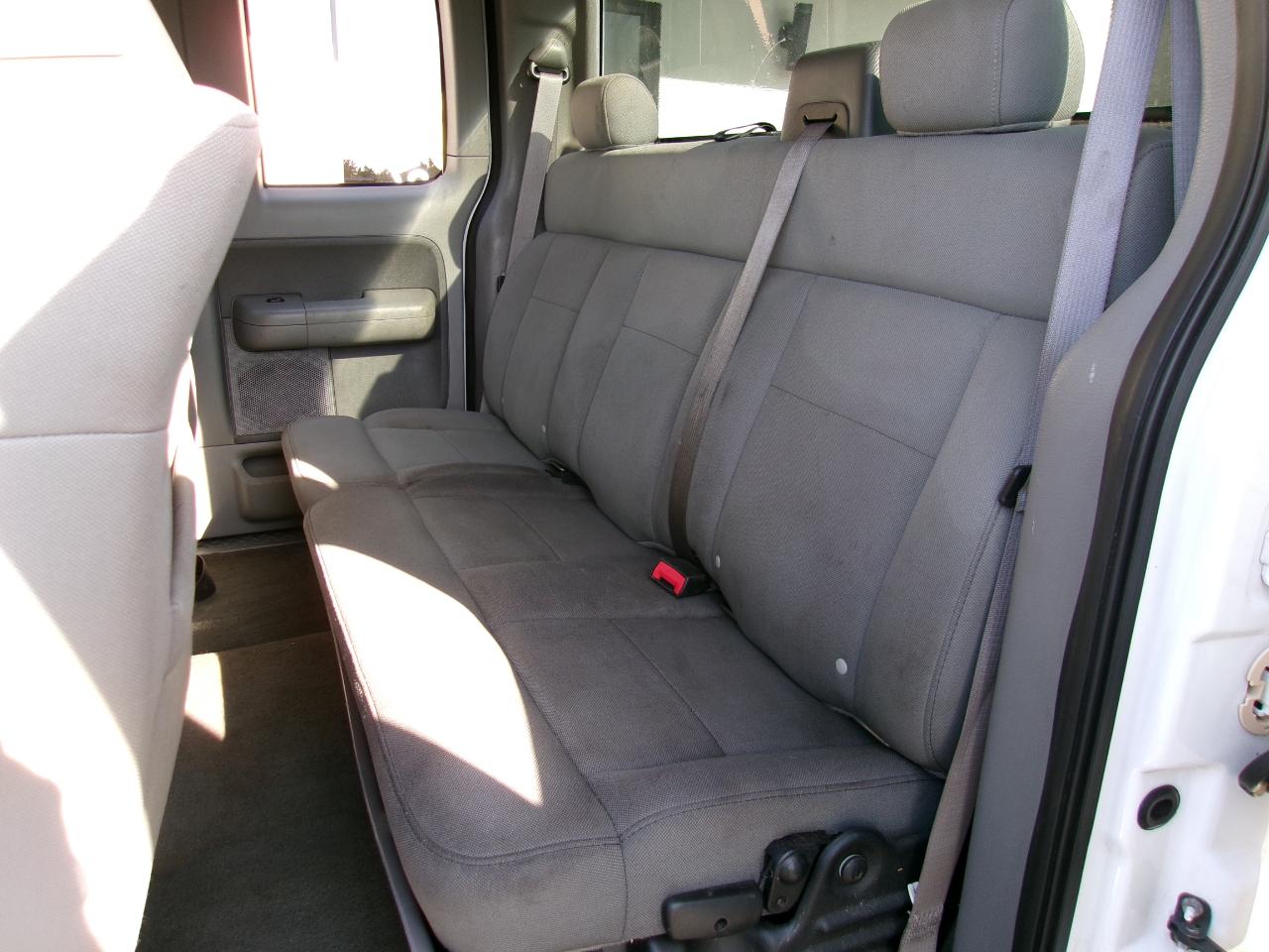 Ford F-150 STX SuperCab 5.5-ft Box 2WD 2006