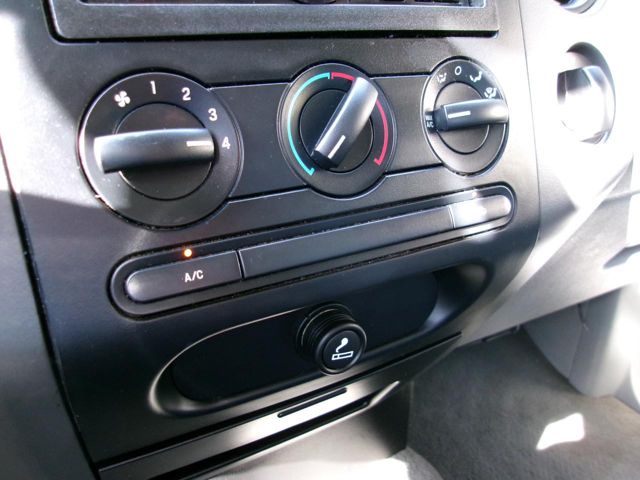 Ford F-150 STX SuperCab 5.5-ft Box 2WD 2006