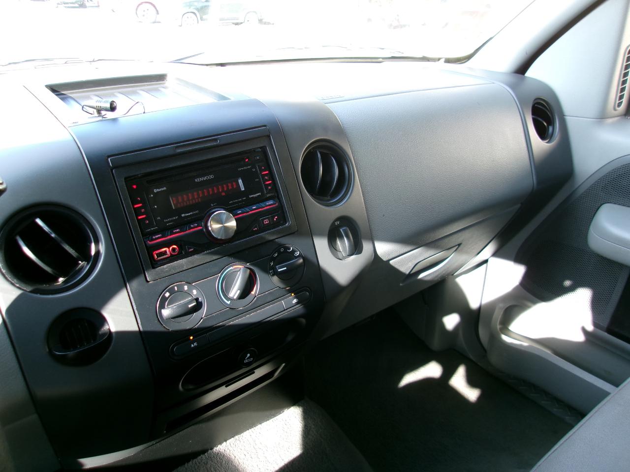 Ford F-150 STX SuperCab 5.5-ft Box 2WD 2006