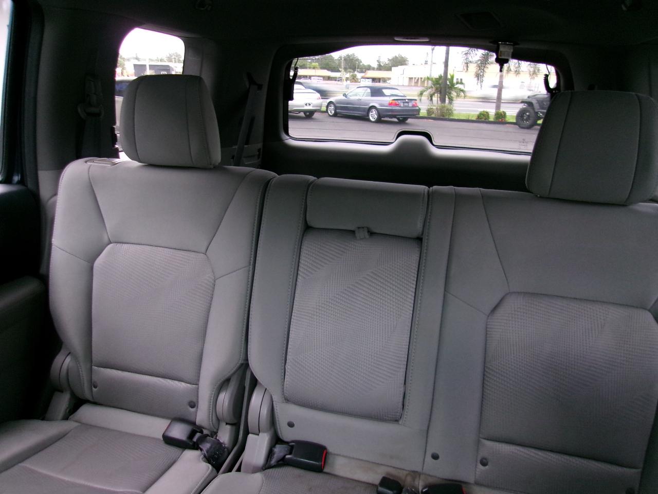 Honda Pilot LX 2WD 5-Spd AT 2013