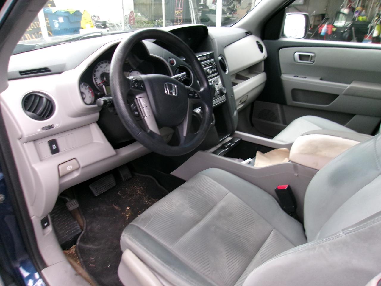 Honda Pilot LX 2WD 5-Spd AT 2013