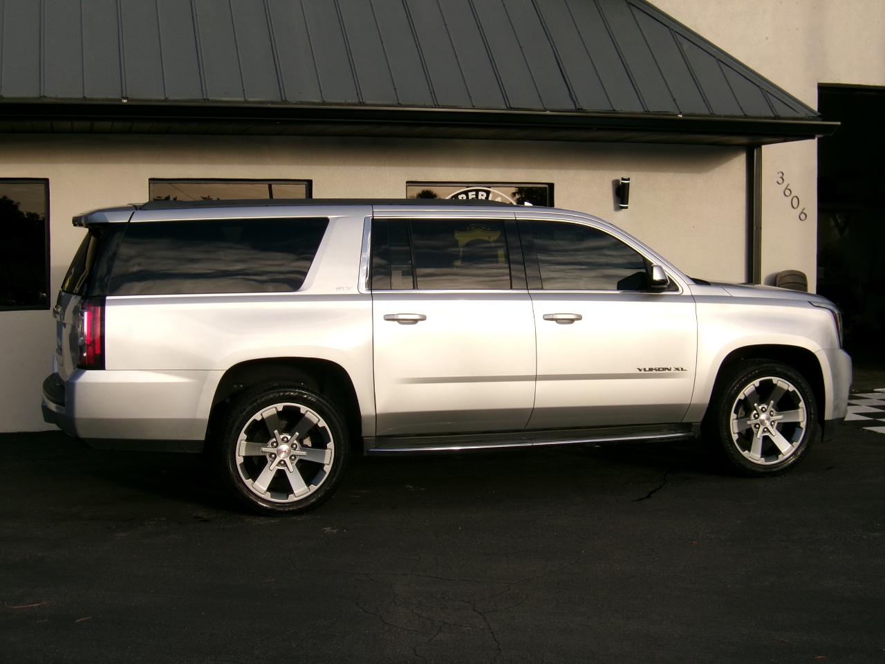 GMC Yukon XL SLT 2WD 2019