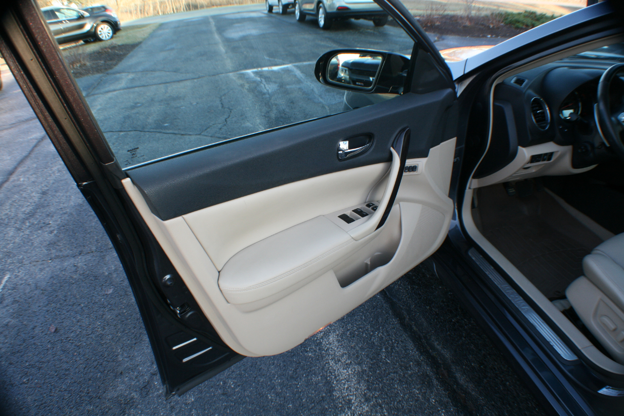 Nissan Maxima SV 2013