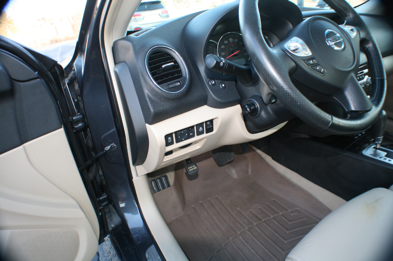 Nissan Maxima SV 2013