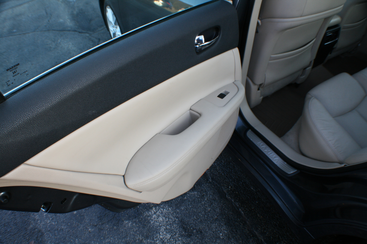 Nissan Maxima SV 2013