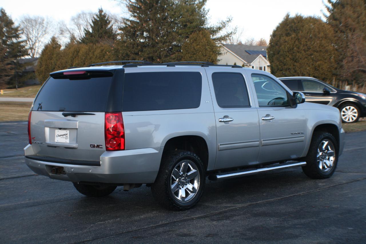GMC Yukon XL SLT 1/2 Ton 4WD 2013